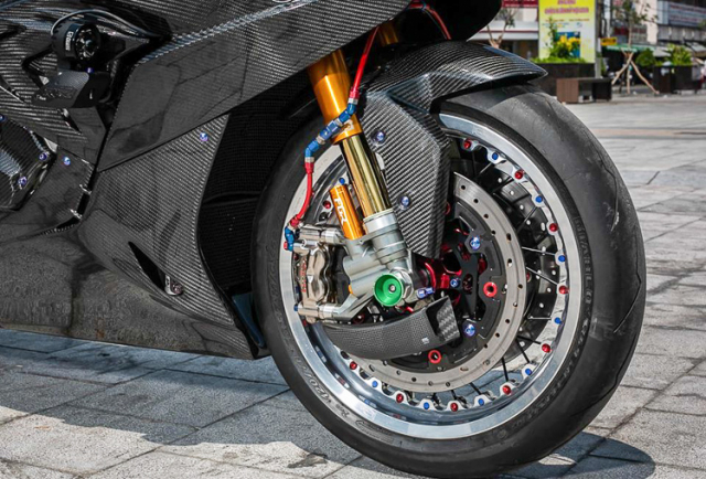 BMW S1000RR do banh cam doc nhat vo nhi cua Biker Can Tho
